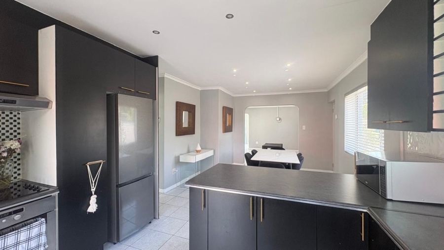 To Let 3 Bedroom Property for Rent in Capri Western Cape